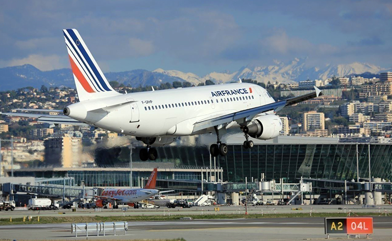 aéroport nice côte azur décollage estival