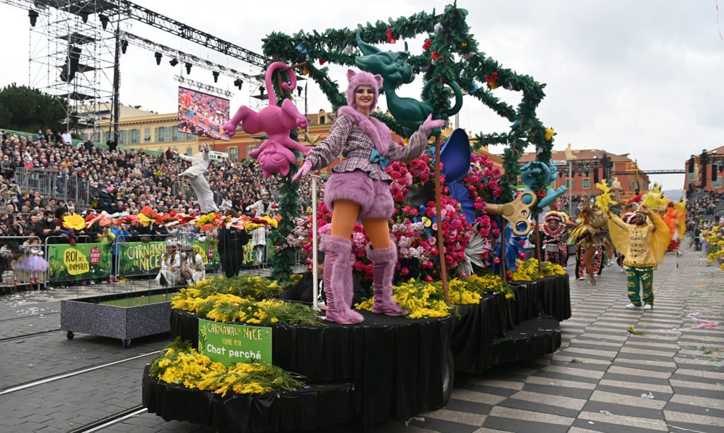 bataille fleurs embaument le carnaval nice roi animaux