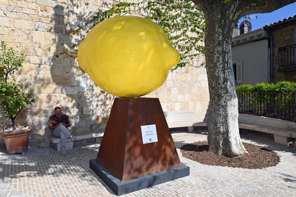 mougins monumental oeuvres gourmandes