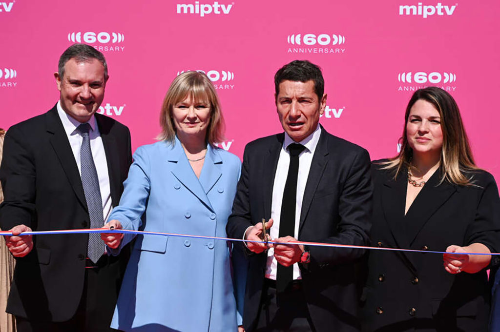 canneseries ouvre pink carpet stars internationales