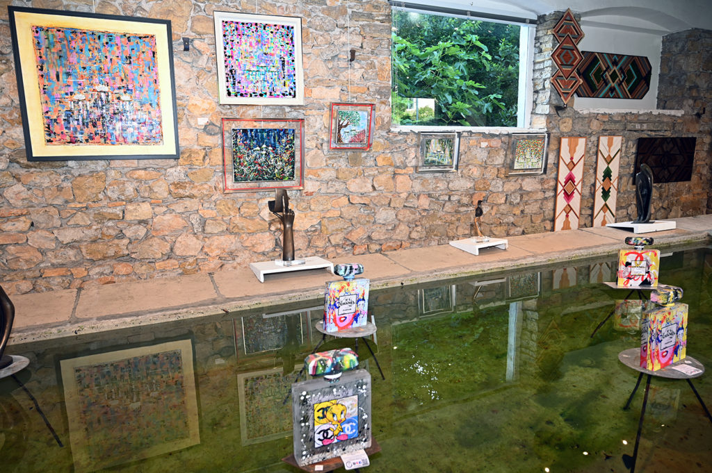 lavoir mougins expose artistes locaux