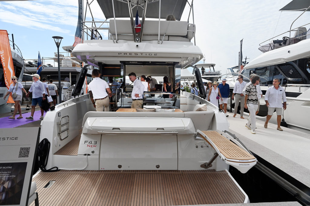 cannes yachting festival hisse haut voiles