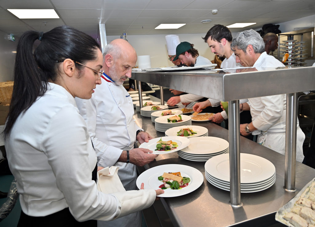 cannes met table restos cœur