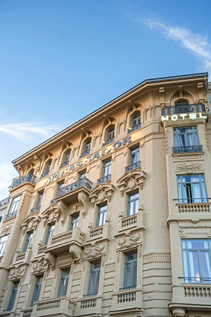 ambassador nice carré dor