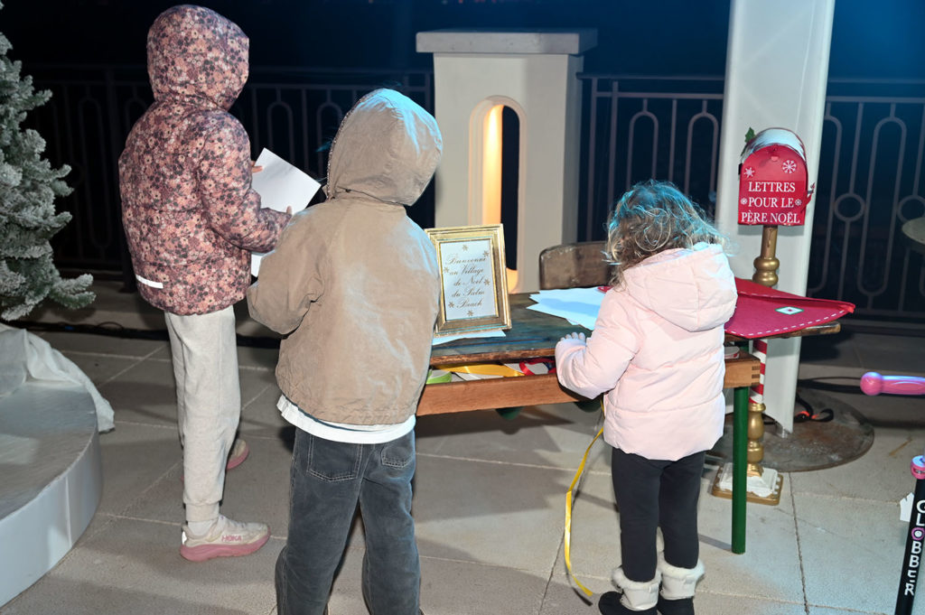 palm beach cannes village noël