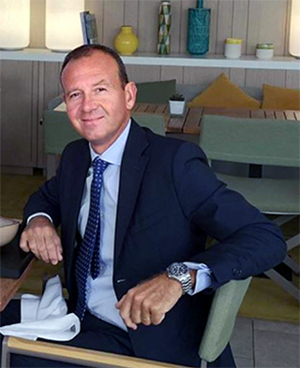 green globe gold majestic cannes