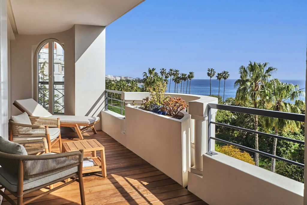 green globe gold majestic cannes