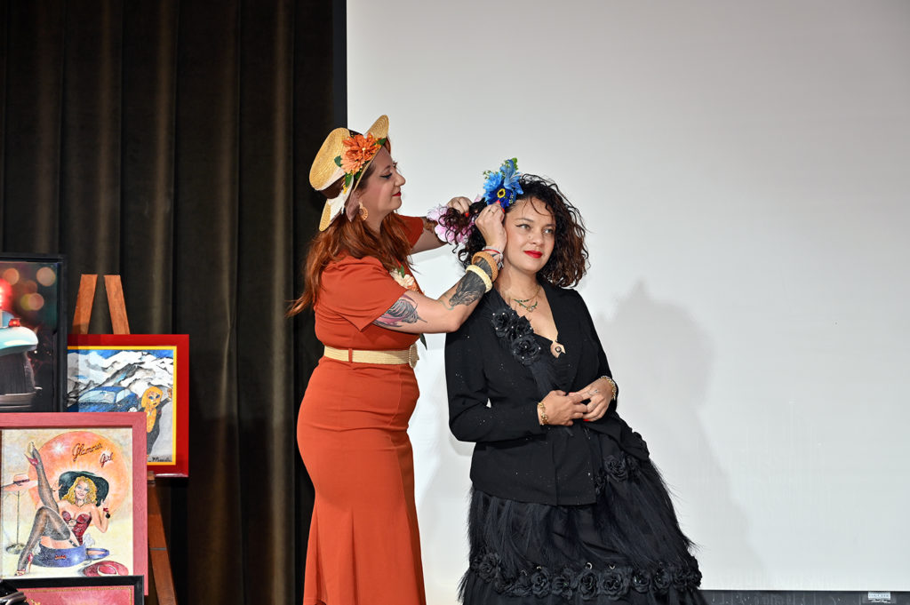 festival pin up nice