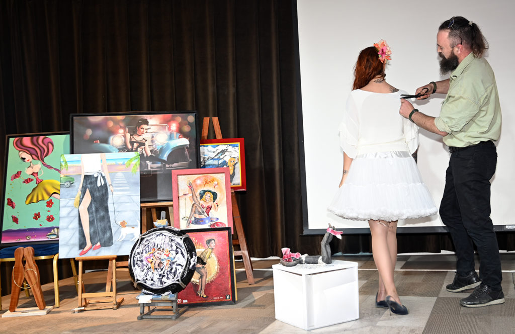 festival pin up nice