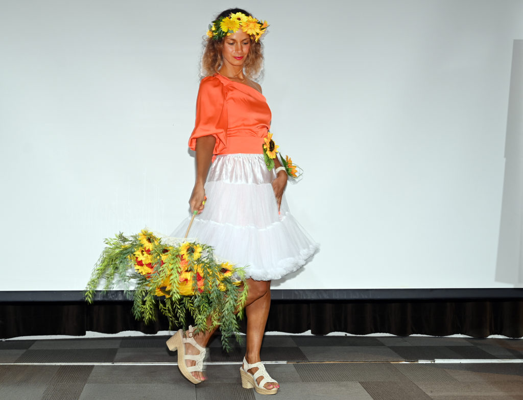 festival pin up nice