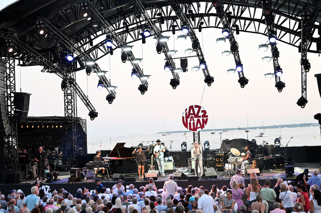 jazz juan tom jones