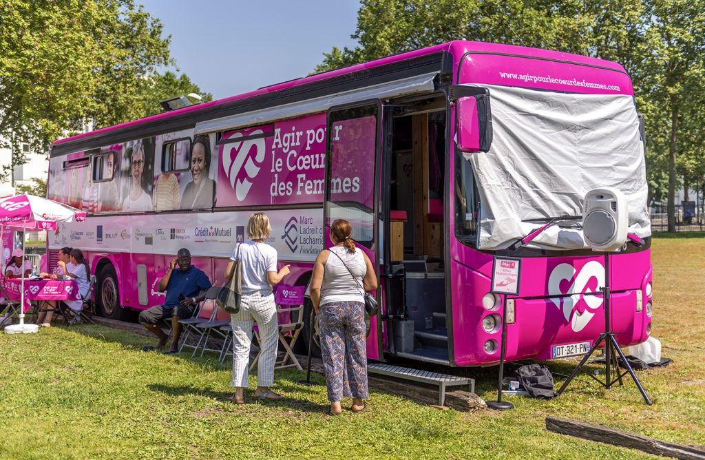 bus cœur femmes cannes